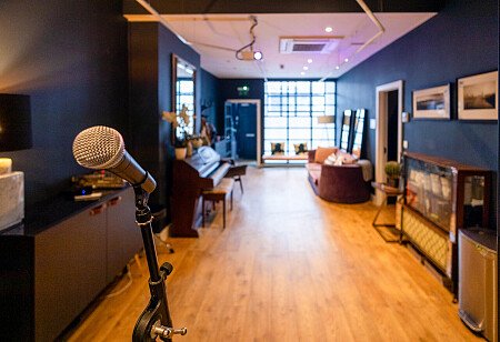 holly studio -  filming photoshoot location-10