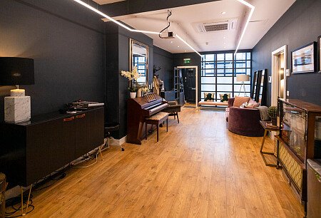 holly studio -  filming photoshoot location-09