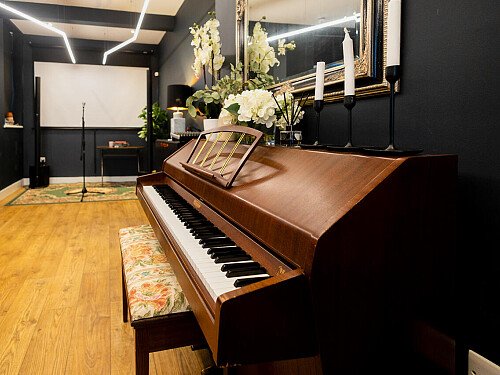 holly studio -  filming photoshoot location-12