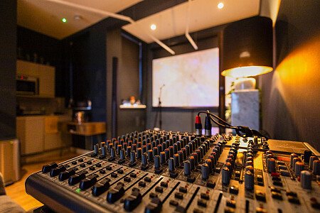 holly studio -  filming photoshoot location-14