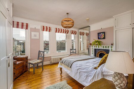 White Bathroom - Filming Locations Locations Direct -03