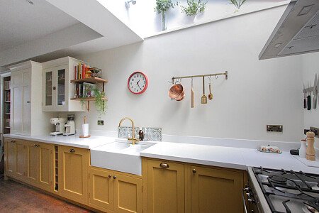 White Bathroom - Filming Locations Locations Direct -07