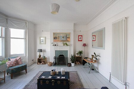 White Bathroom - Filming Locations Locations Direct -09