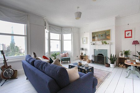 White Bathroom - Filming Locations Locations Direct -10