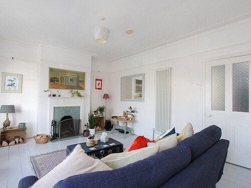 White Bathroom - Filming Locations Locations Direct -12