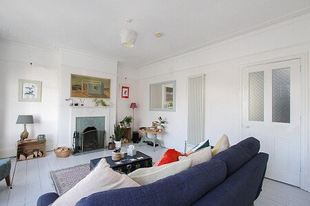 White Bathroom - Filming Locations Locations Direct -12