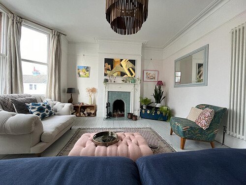 White Bathroom - Filming Locations Locations Direct -13