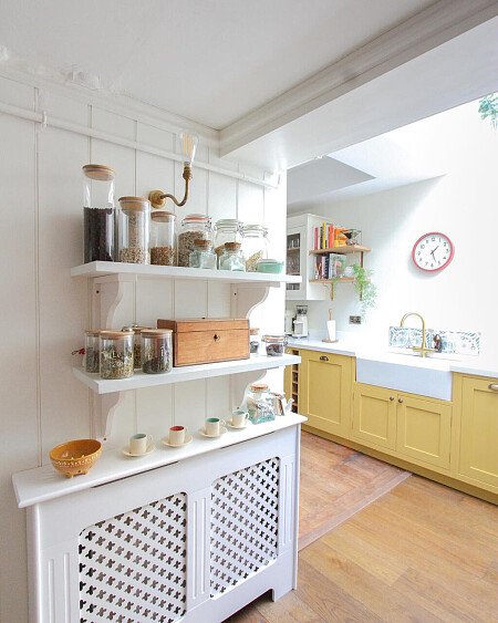 White Bathroom - Filming Locations Locations Direct -15