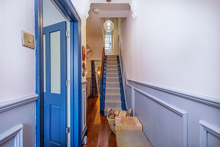 White Bathroom - Filming Locations Locations Direct -18