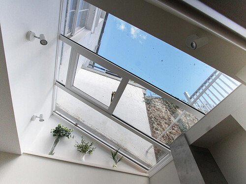 White Bathroom - Filming Locations Locations Direct -20