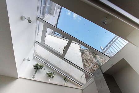 White Bathroom - Filming Locations Locations Direct -20