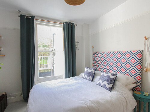 White Bathroom - Filming Locations Locations Direct -21