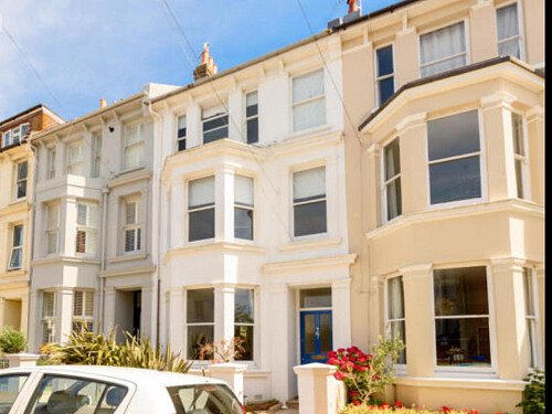 White Bathroom - Filming Locations Locations Direct -25