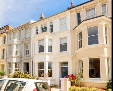 White Bathroom - Filming Locations Locations Direct -25