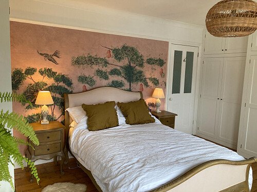 White Bathroom - Filming Locations Locations Direct -26