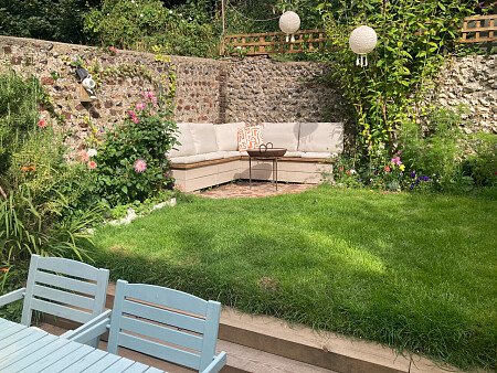 White Bathroom - Filming Locations Locations Direct -30