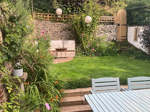 White Bathroom - Filming Locations Locations Direct -31