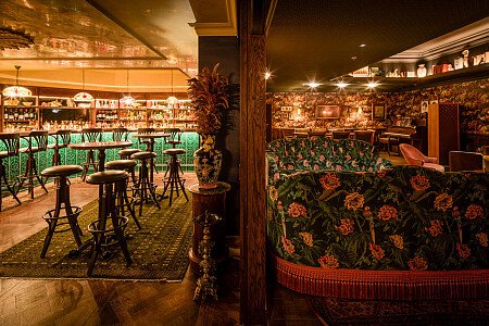 Moody bar dramatic wallpaper- London- filming photoshoot location-4