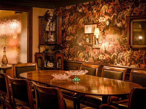 Moody bar dramatic wallpaper- London- filming photoshoot location-5