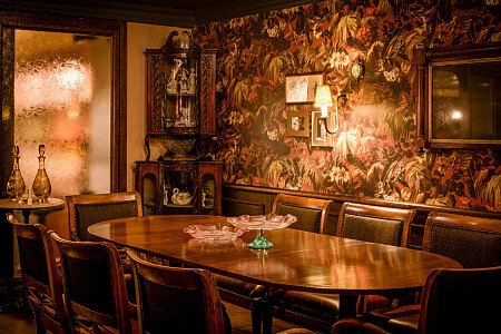 Moody bar dramatic wallpaper- London- filming photoshoot location-5