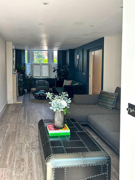 Spacious and modern house with moody colours London- filming photoshoot location-05