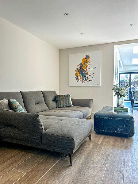 Spacious and modern house with moody colours London- filming photoshoot location-06