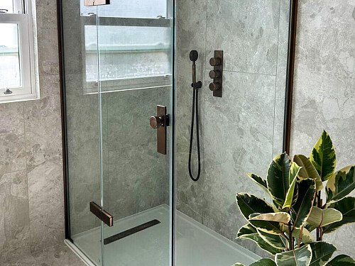 Spacious and modern house with moody colours London- filming photoshoot location-10