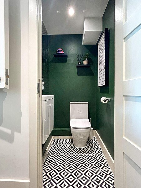 Spacious and modern house with moody colours London- filming photoshoot location-09