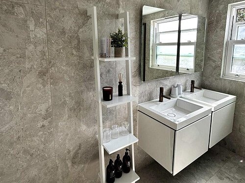 Spacious and modern house with moody colours London- filming photoshoot location-11