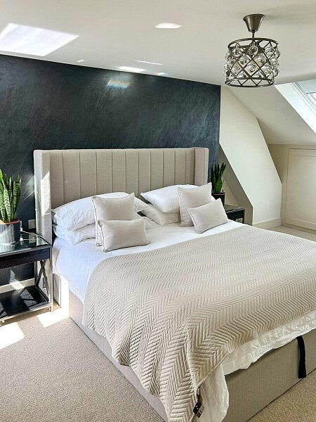 Spacious and modern house with moody colours London- filming photoshoot location-12