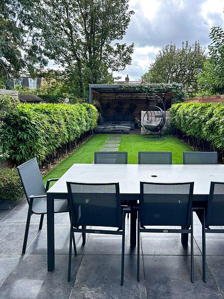 Spacious and modern house with moody colours London- filming photoshoot location-14