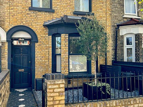 Spacious and modern house with moody colours London- filming photoshoot location-16