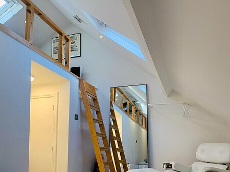 Lott room with ladder and slanted ceilings- London- filming photoshoot location-02
