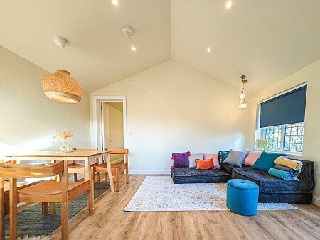 Large horizontal kitchen window-CR8 -  filming photoshoot location-01