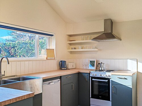 Large horizontal kitchen window-CR8 -  filming photoshoot location-05