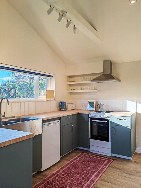 Large horizontal kitchen window-CR8 -  filming photoshoot location-05