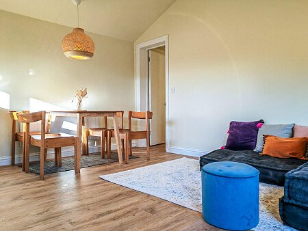 Large horizontal kitchen window-CR8 -  filming photoshoot location-10