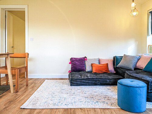 Large horizontal kitchen window-CR8 -  filming photoshoot location-11