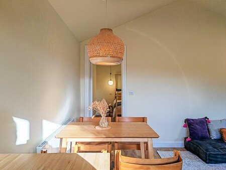 Large horizontal kitchen window-CR8 -  filming photoshoot location-14