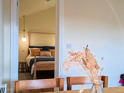 Large horizontal kitchen window-CR8 -  filming photoshoot location-15