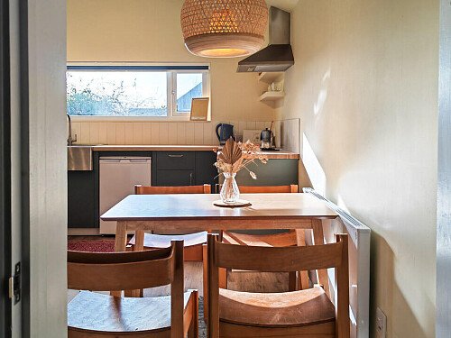 Large horizontal kitchen window-CR8 -  filming photoshoot location-16