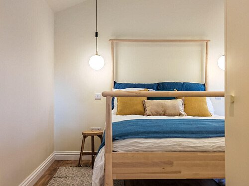 Large horizontal kitchen window-CR8 -  filming photoshoot location-18