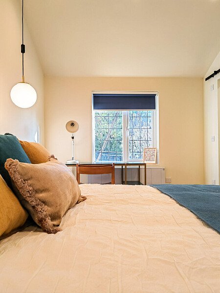 Large horizontal kitchen window-CR8 -  filming photoshoot location-20