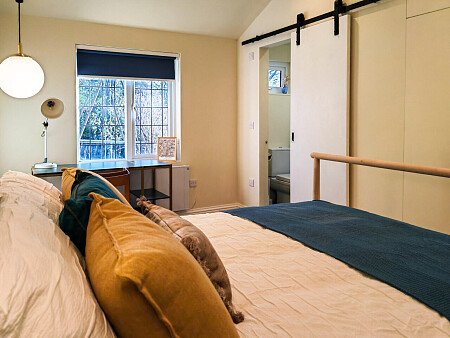 Large horizontal kitchen window-CR8 -  filming photoshoot location-21