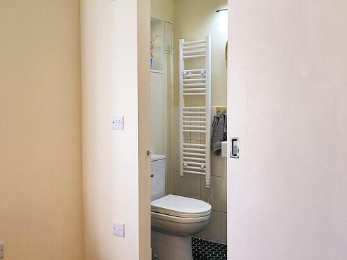 Large horizontal kitchen window-CR8 -  filming photoshoot location-25