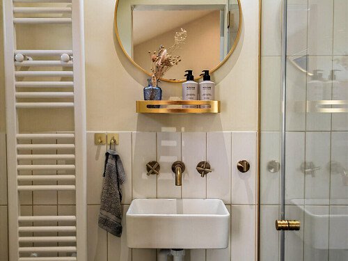 Large horizontal kitchen window-CR8 -  filming photoshoot location-27