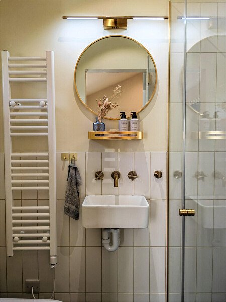 Large horizontal kitchen window-CR8 -  filming photoshoot location-27