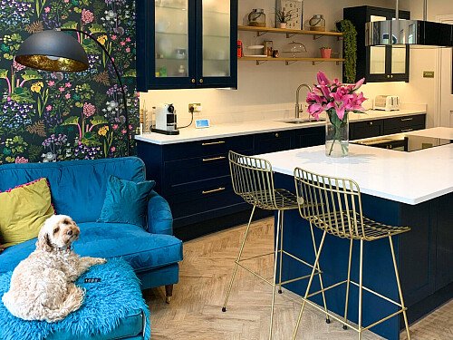 Vibrant blue theme- KT13- filming photoshoot location-01