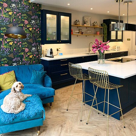 Vibrant blue theme- KT13- filming photoshoot location-01