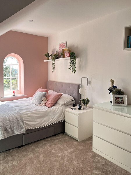 Vibrant blue theme- KT13- filming photoshoot location-03